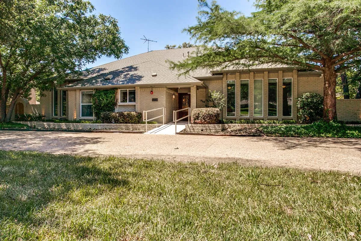 Preston Hollow, 5733 Forest Ln